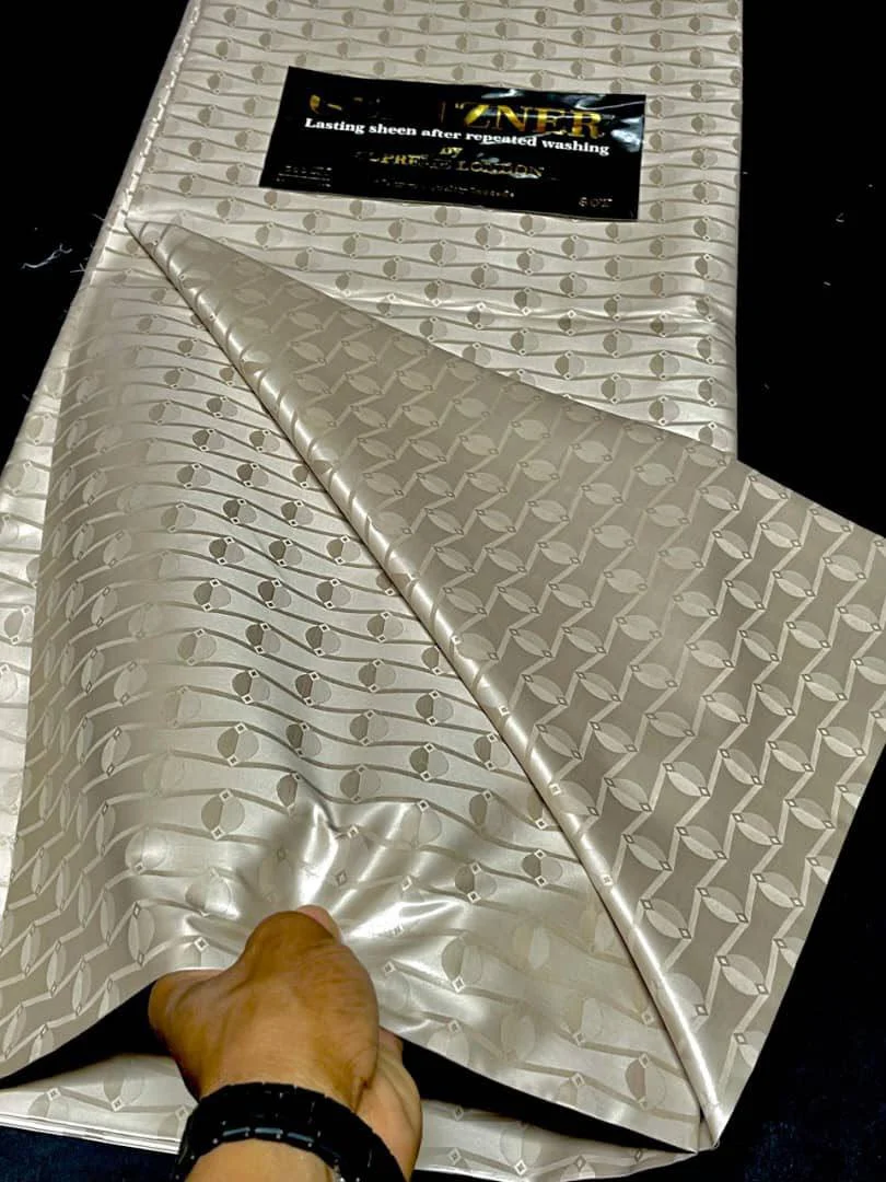 Champagne Royal Sheen product photograph
